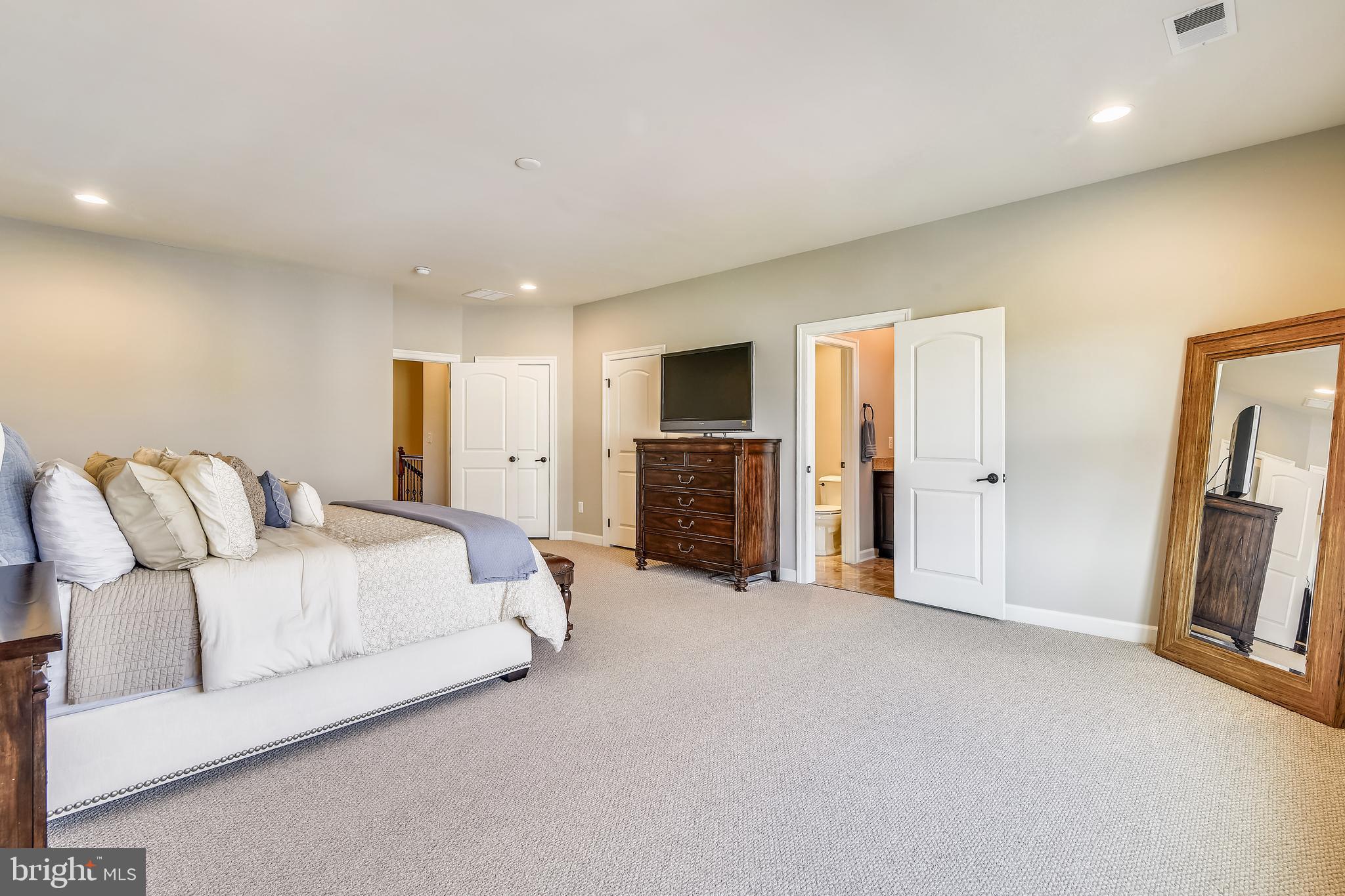 SEVEN HILLS - Residential