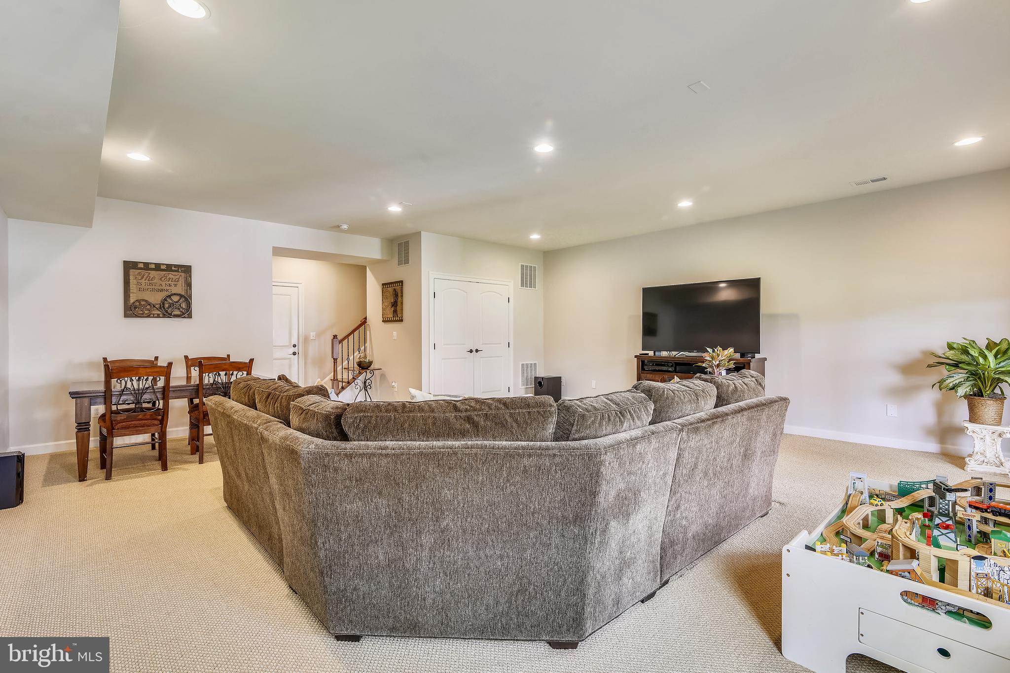 SEVEN HILLS - Residential