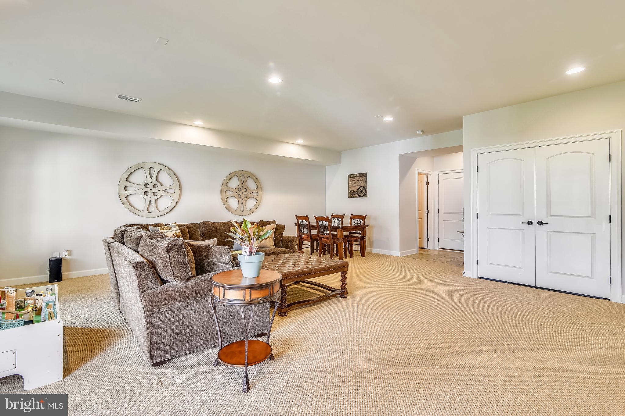 SEVEN HILLS - Residential