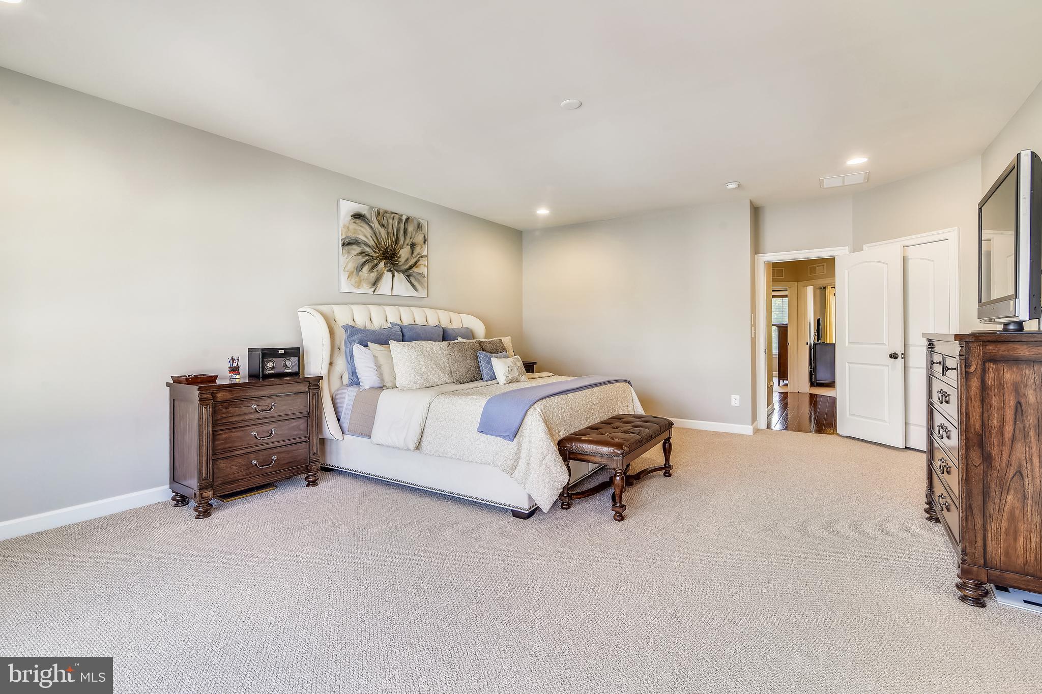 SEVEN HILLS - Residential