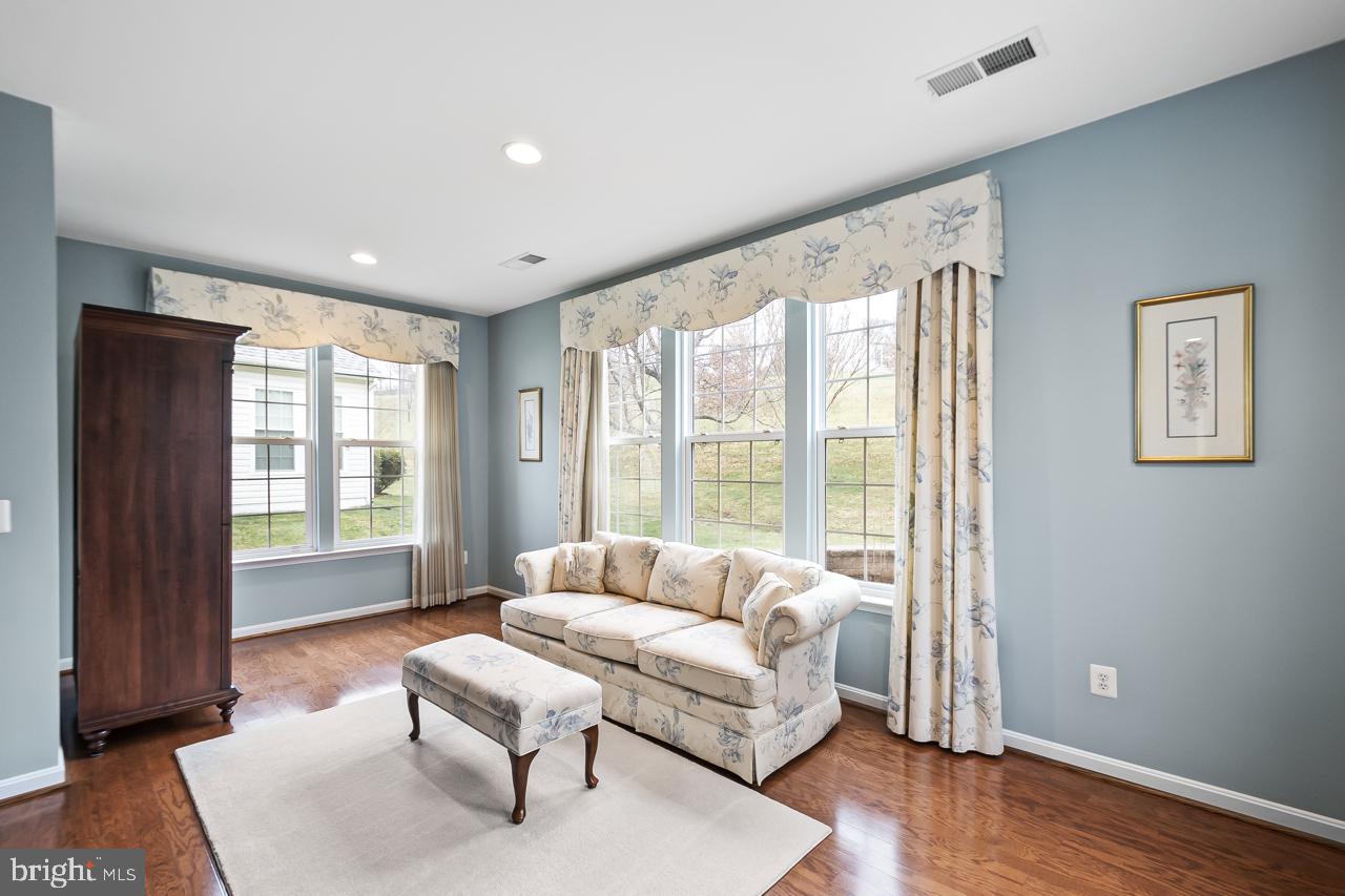 FOUR SEASONS IN HISTORIC VIRGINIA - Residential