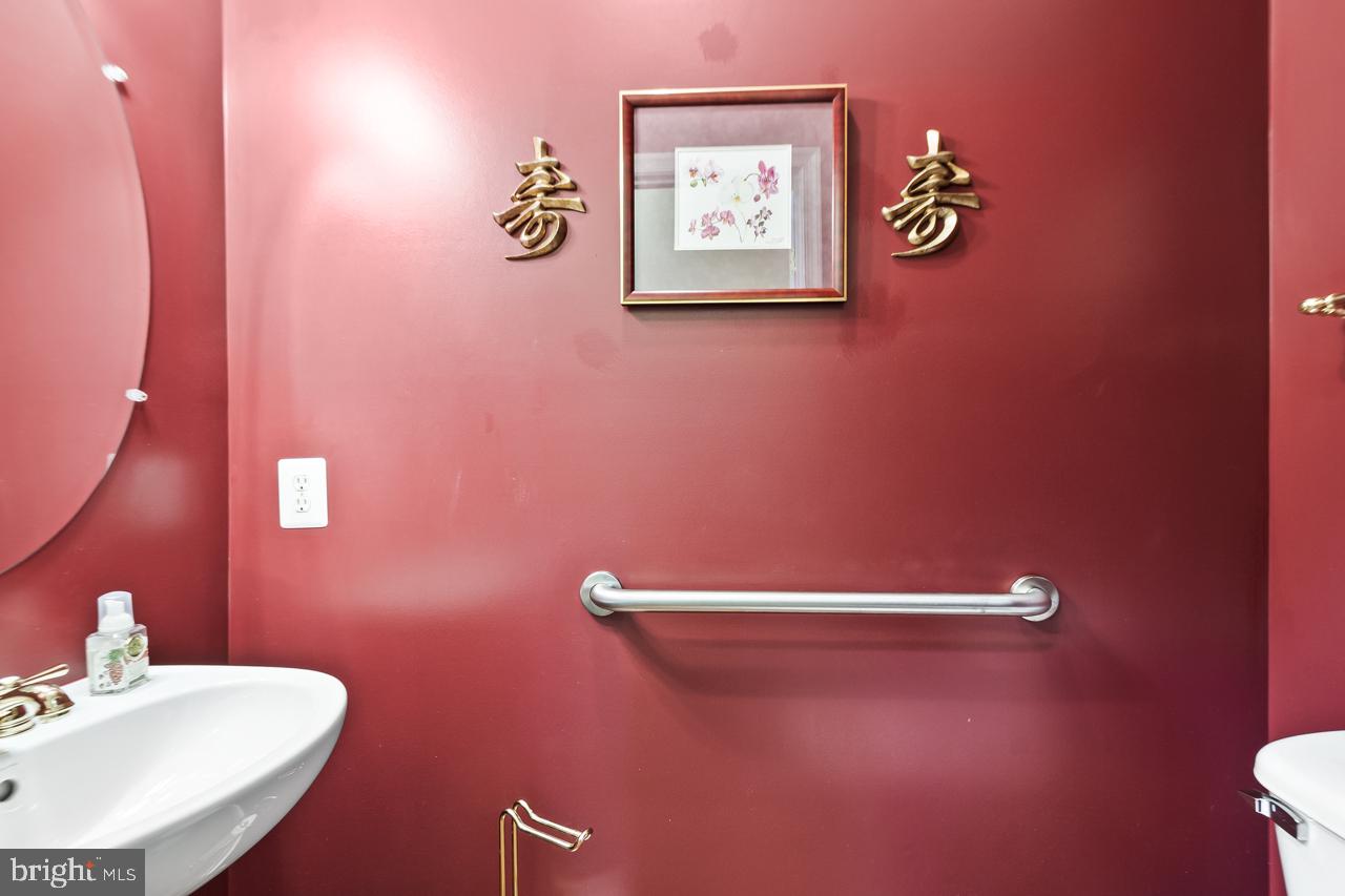 FOUR SEASONS IN HISTORIC VIRGINIA - Residential