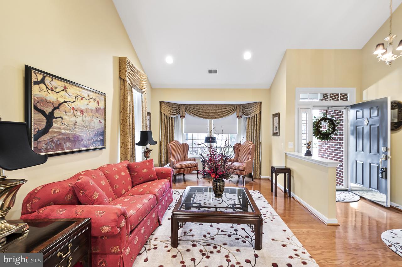 FOUR SEASONS IN HISTORIC VIRGINIA - Residential