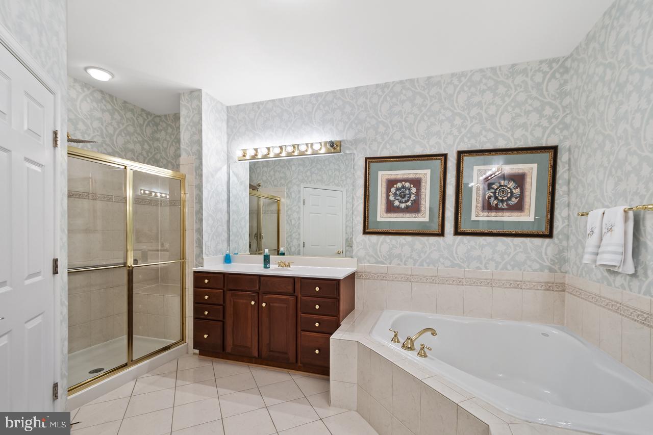 FOUR SEASONS IN HISTORIC VIRGINIA - Residential