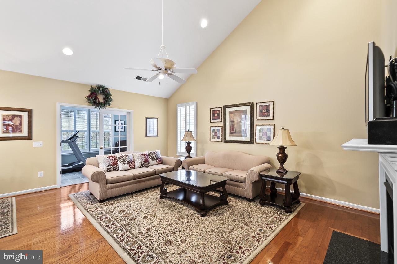 FOUR SEASONS IN HISTORIC VIRGINIA - Residential