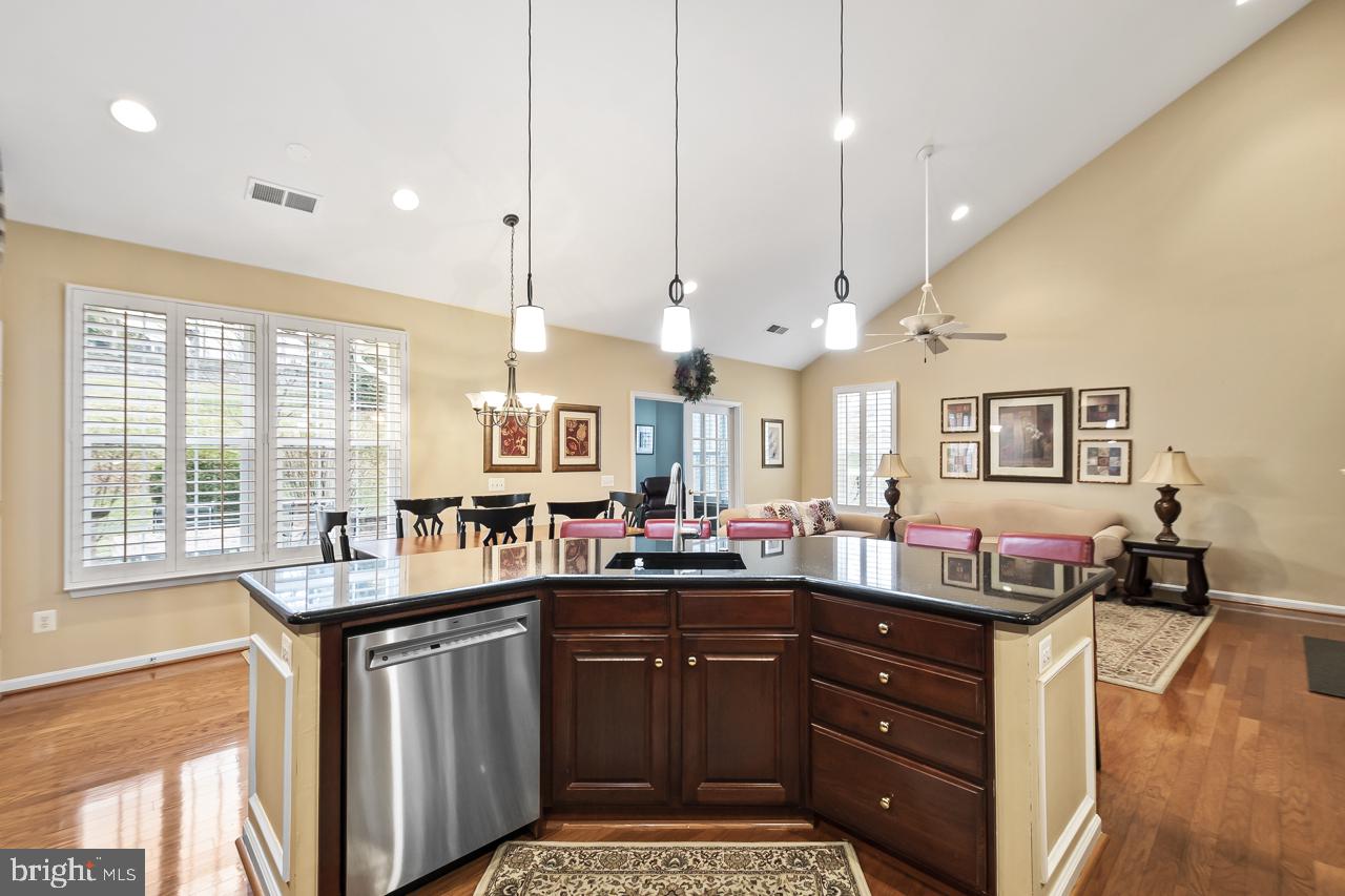 FOUR SEASONS IN HISTORIC VIRGINIA - Residential