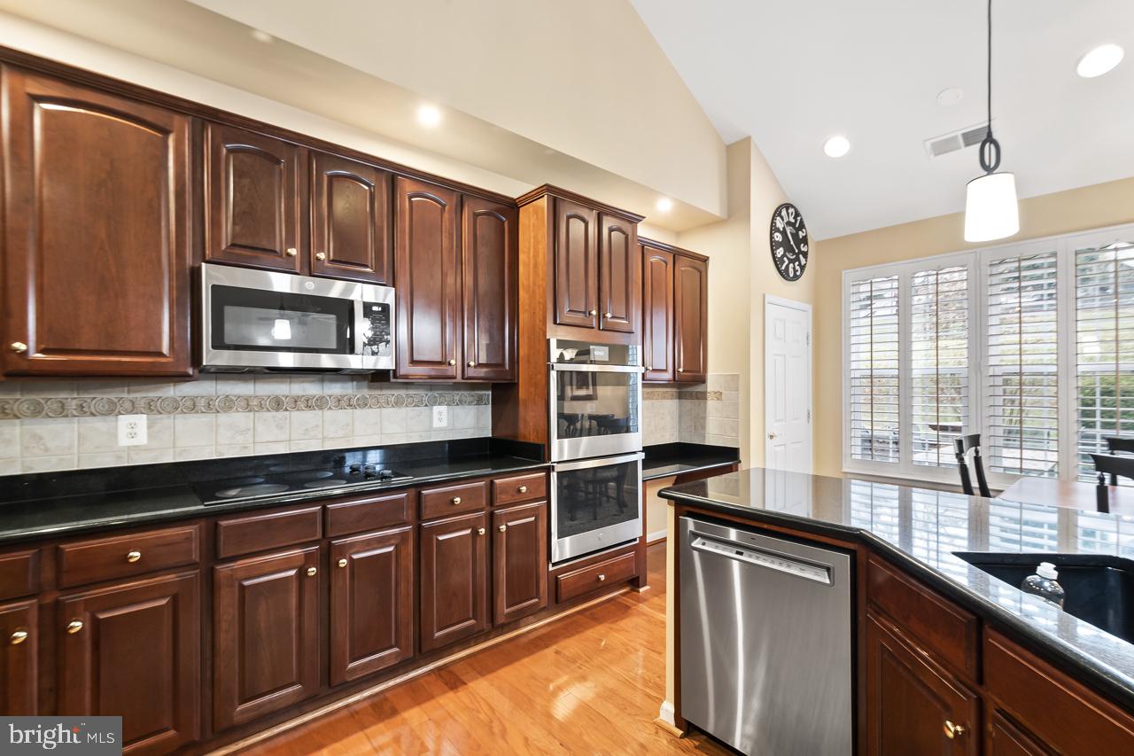 FOUR SEASONS IN HISTORIC VIRGINIA - Residential