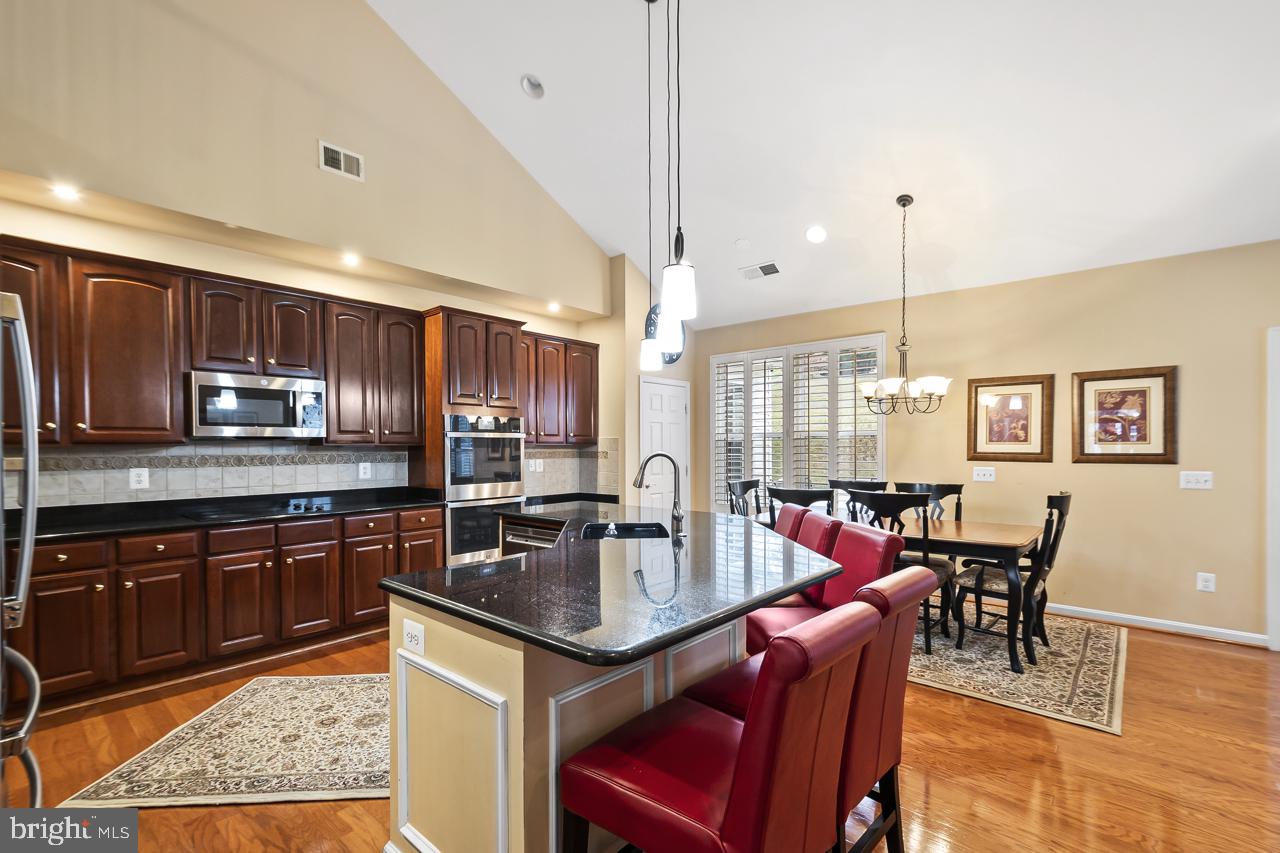 FOUR SEASONS IN HISTORIC VIRGINIA - Residential