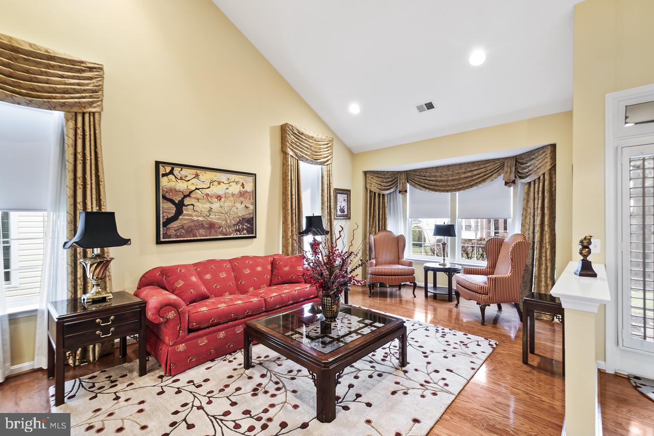 FOUR SEASONS IN HISTORIC VIRGINIA - Residential