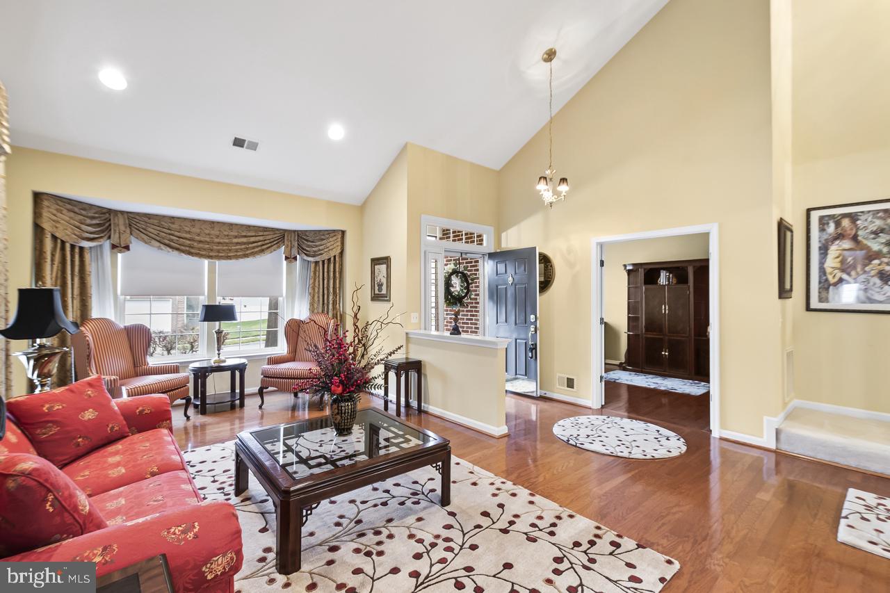 FOUR SEASONS IN HISTORIC VIRGINIA - Residential