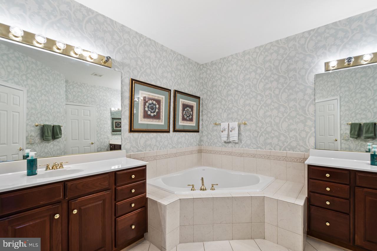 FOUR SEASONS IN HISTORIC VIRGINIA - Residential