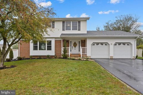 Photo of 62 New Colony Drive, HAMILTON, NJ 08619 (MLS # NJME2066298)