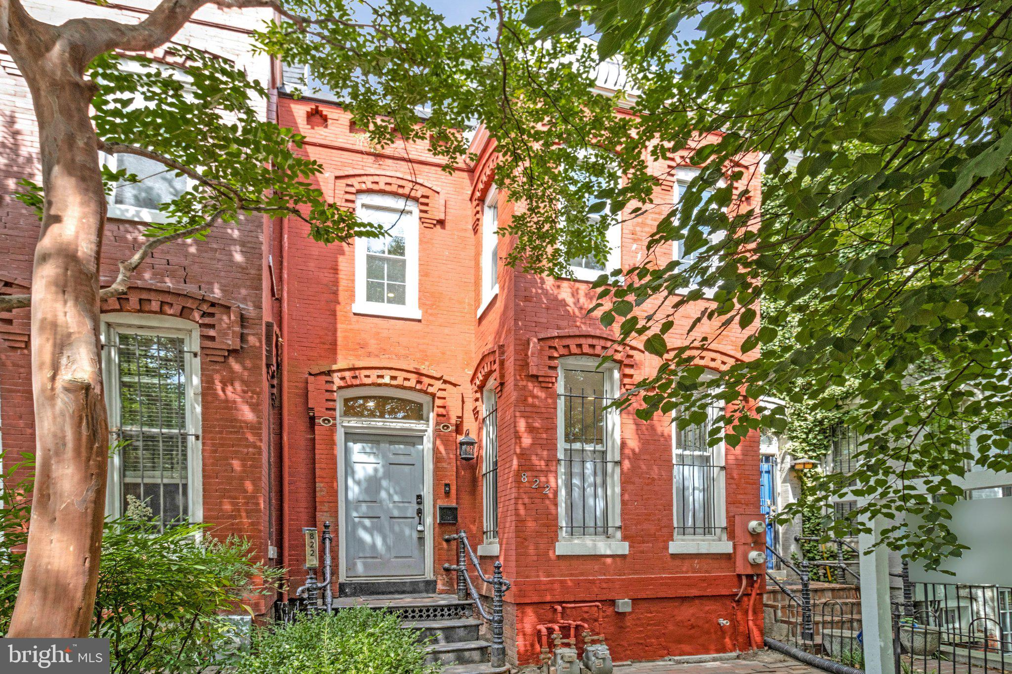 822 5TH STREET NE