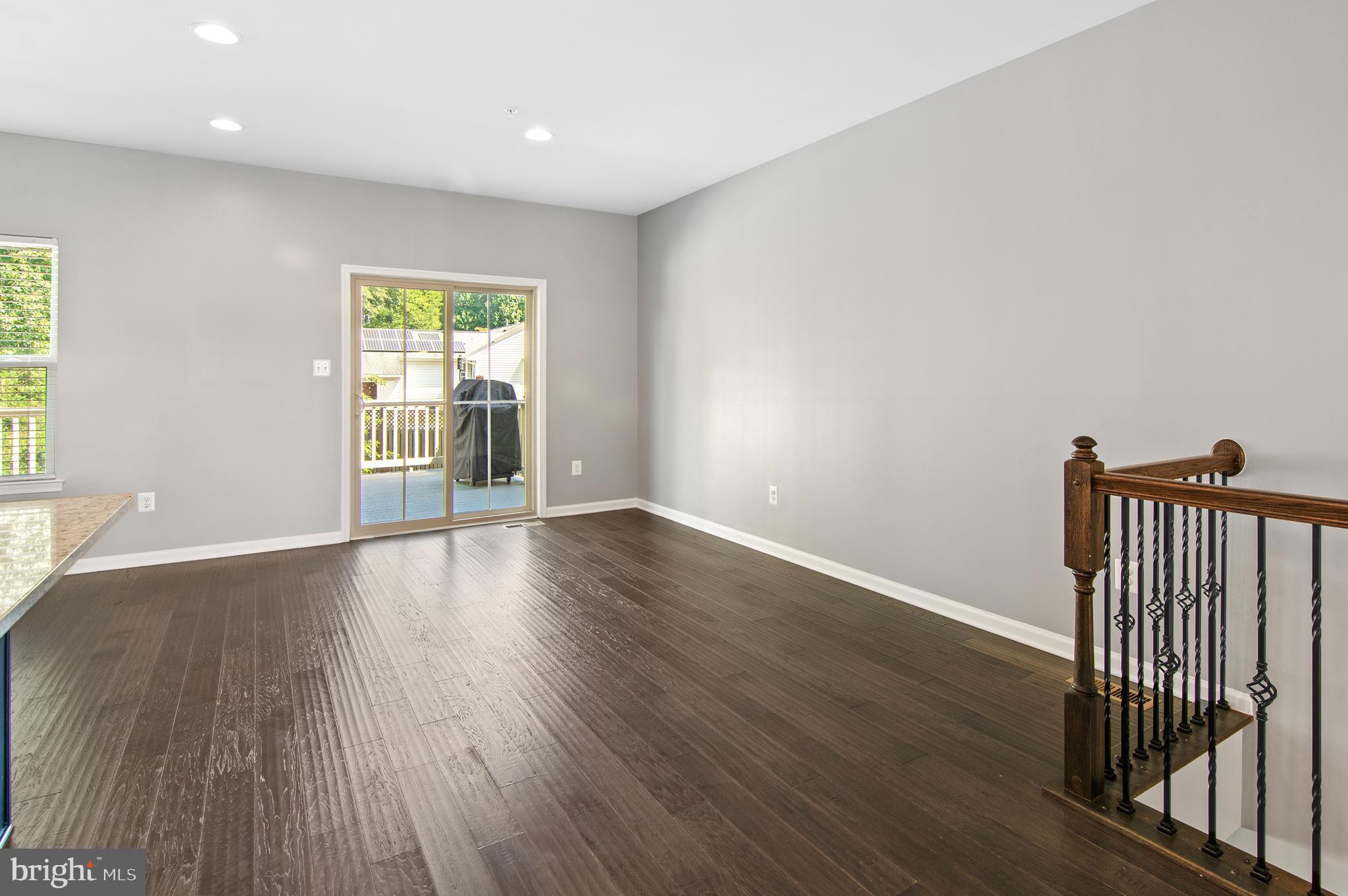 PONDVIEW - Residential