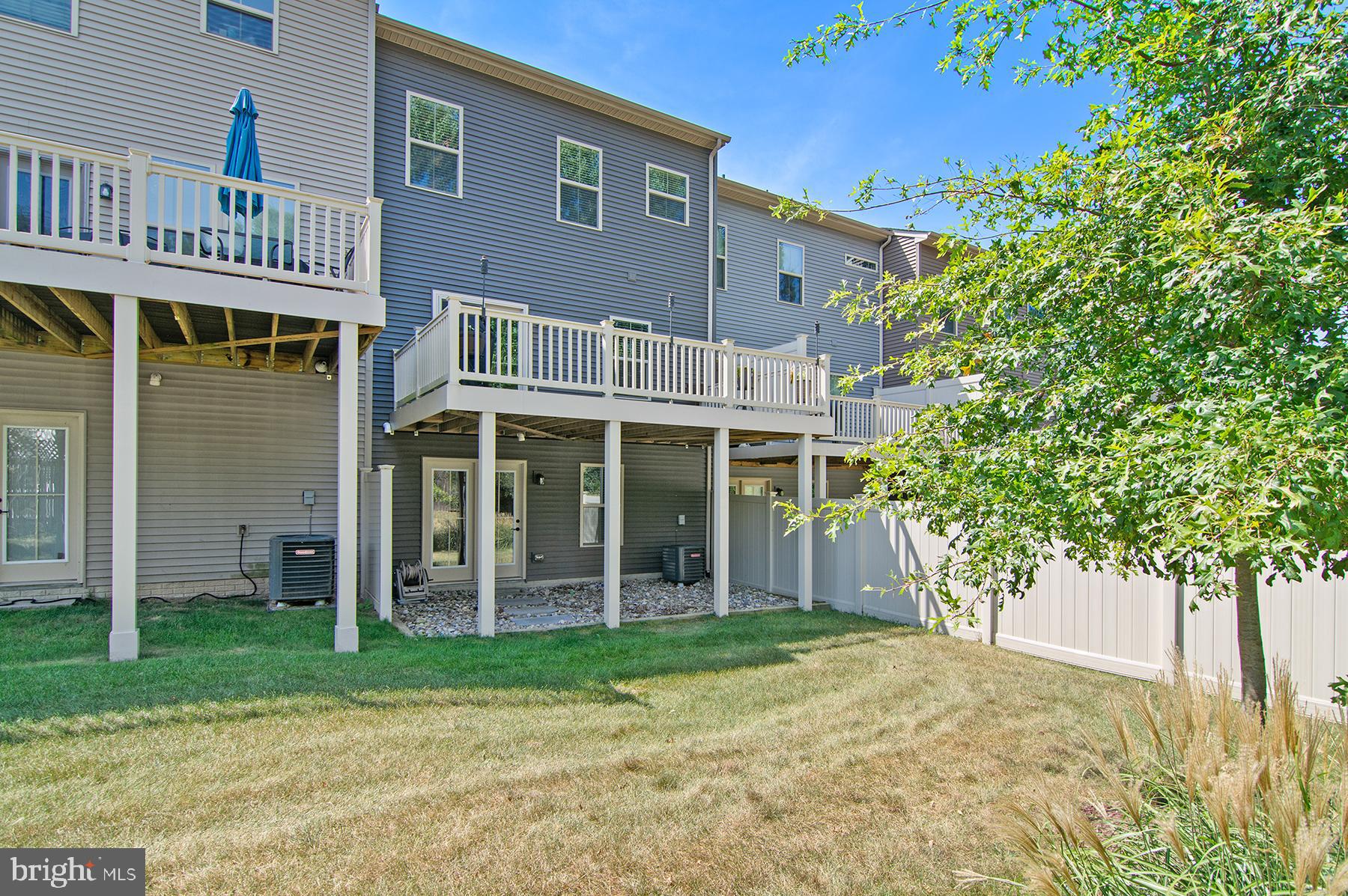 PONDVIEW - Residential