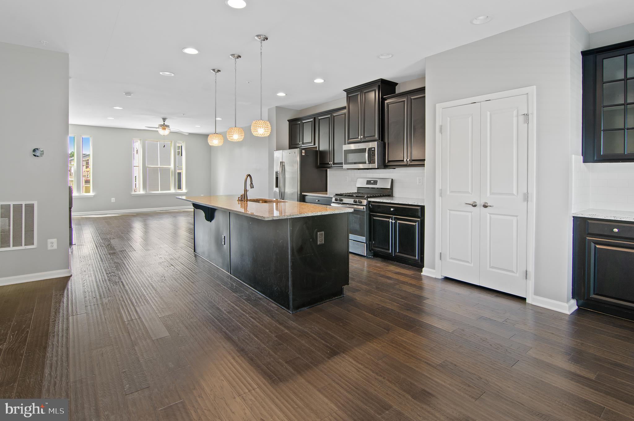 PONDVIEW - Residential