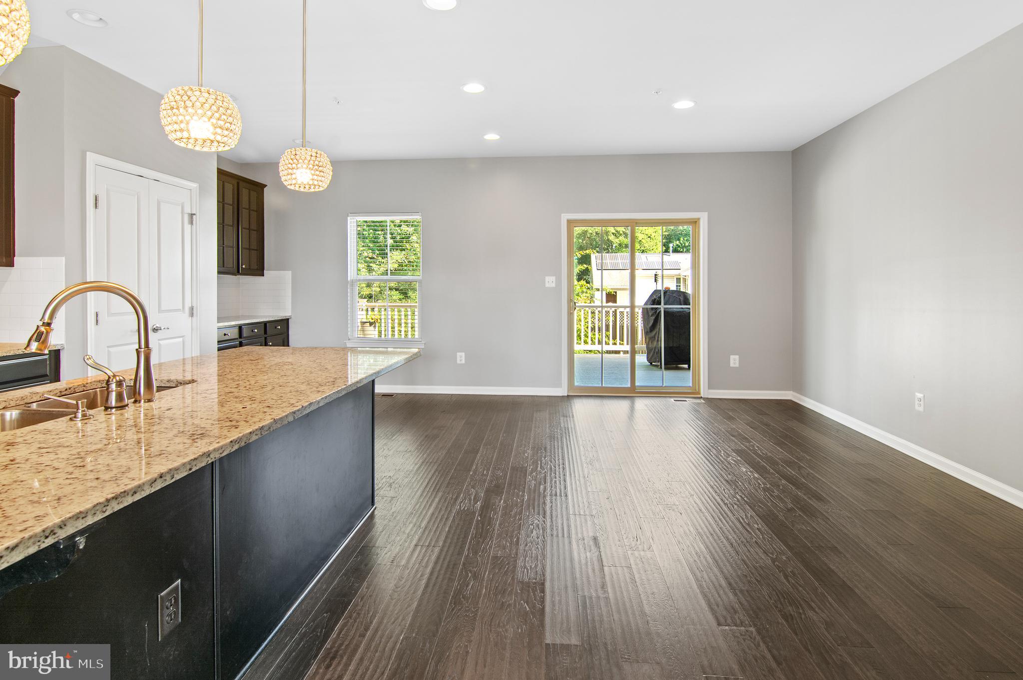 PONDVIEW - Residential