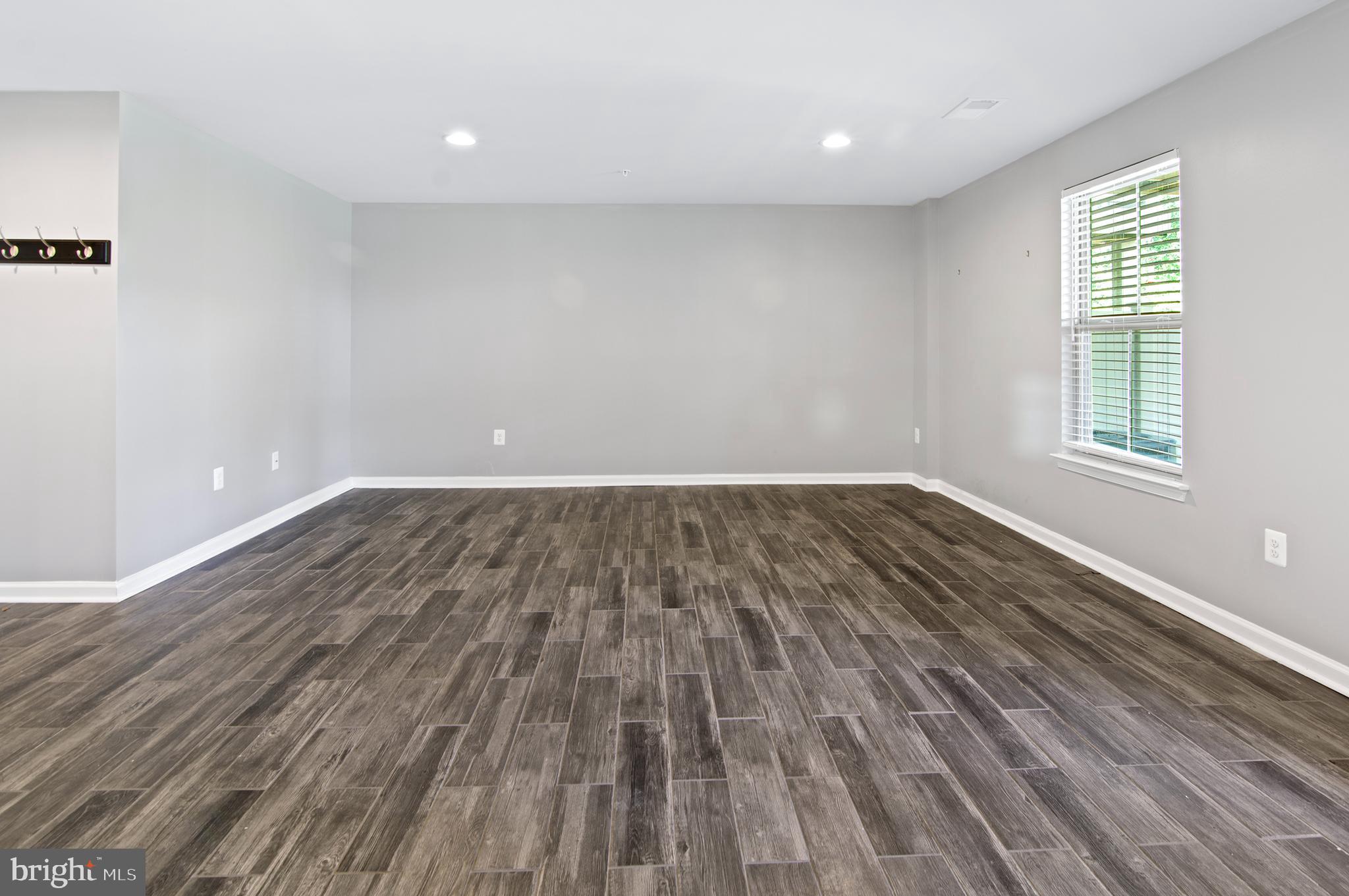 PONDVIEW - Residential