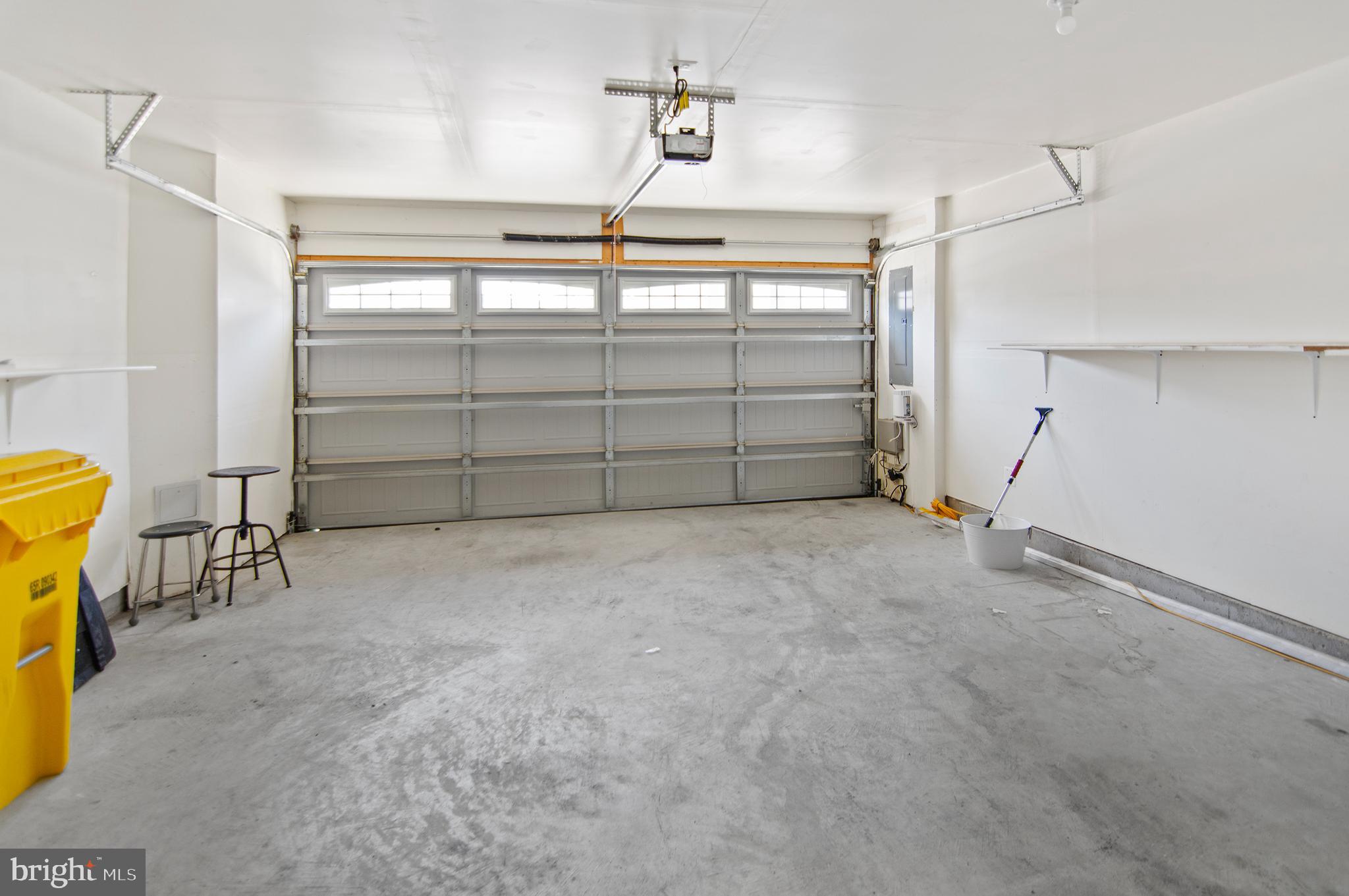 PONDVIEW - Residential