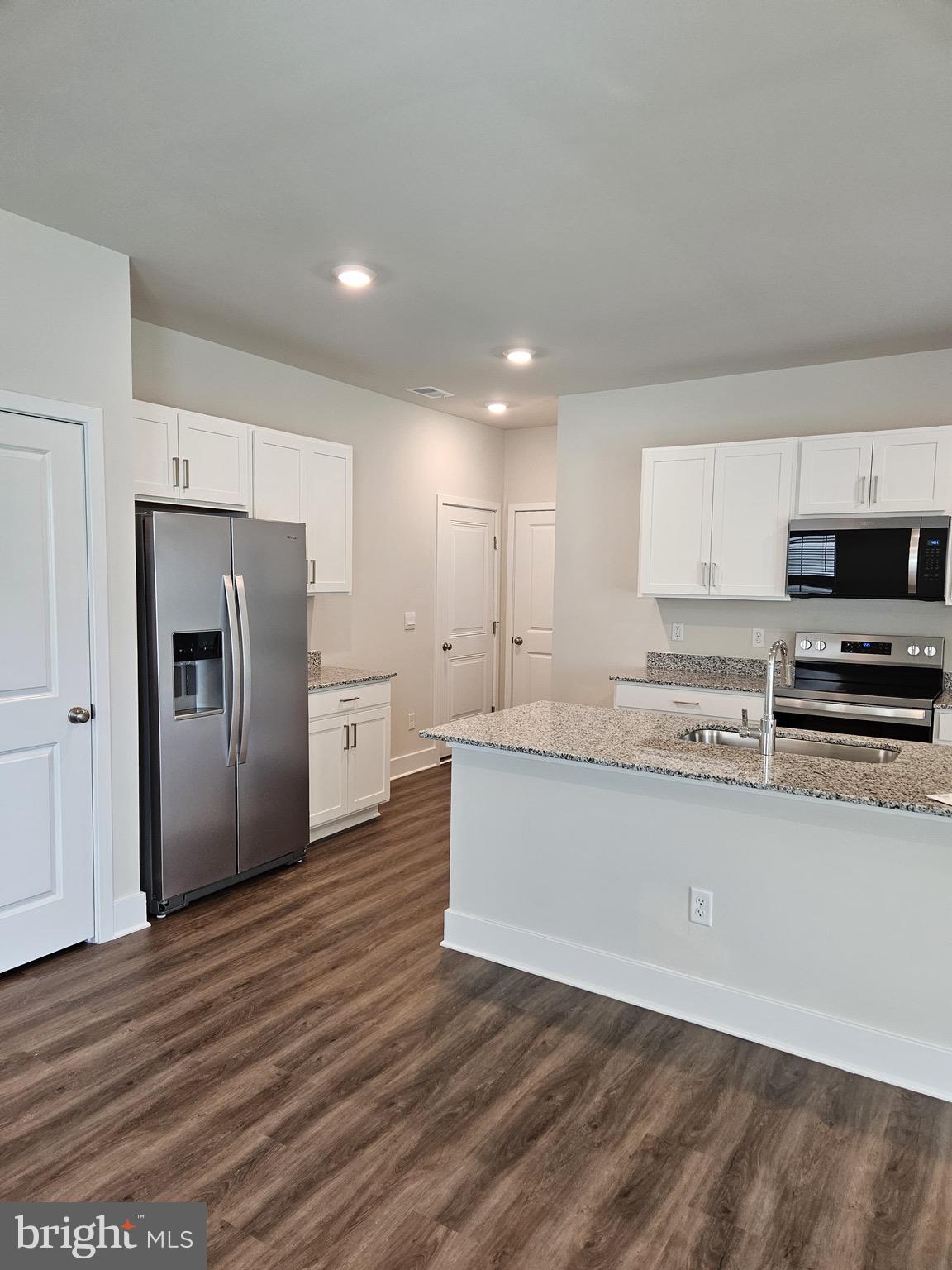 ABRAMS POINTE - Residential Lease