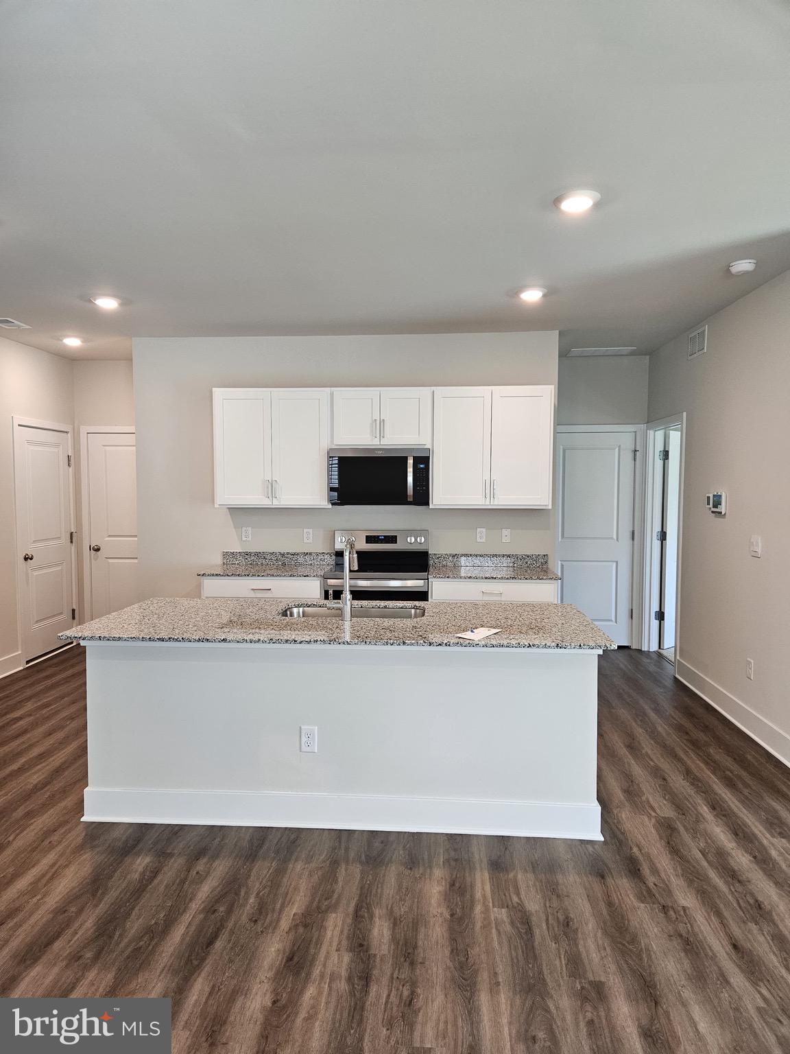 ABRAMS POINTE - Residential Lease