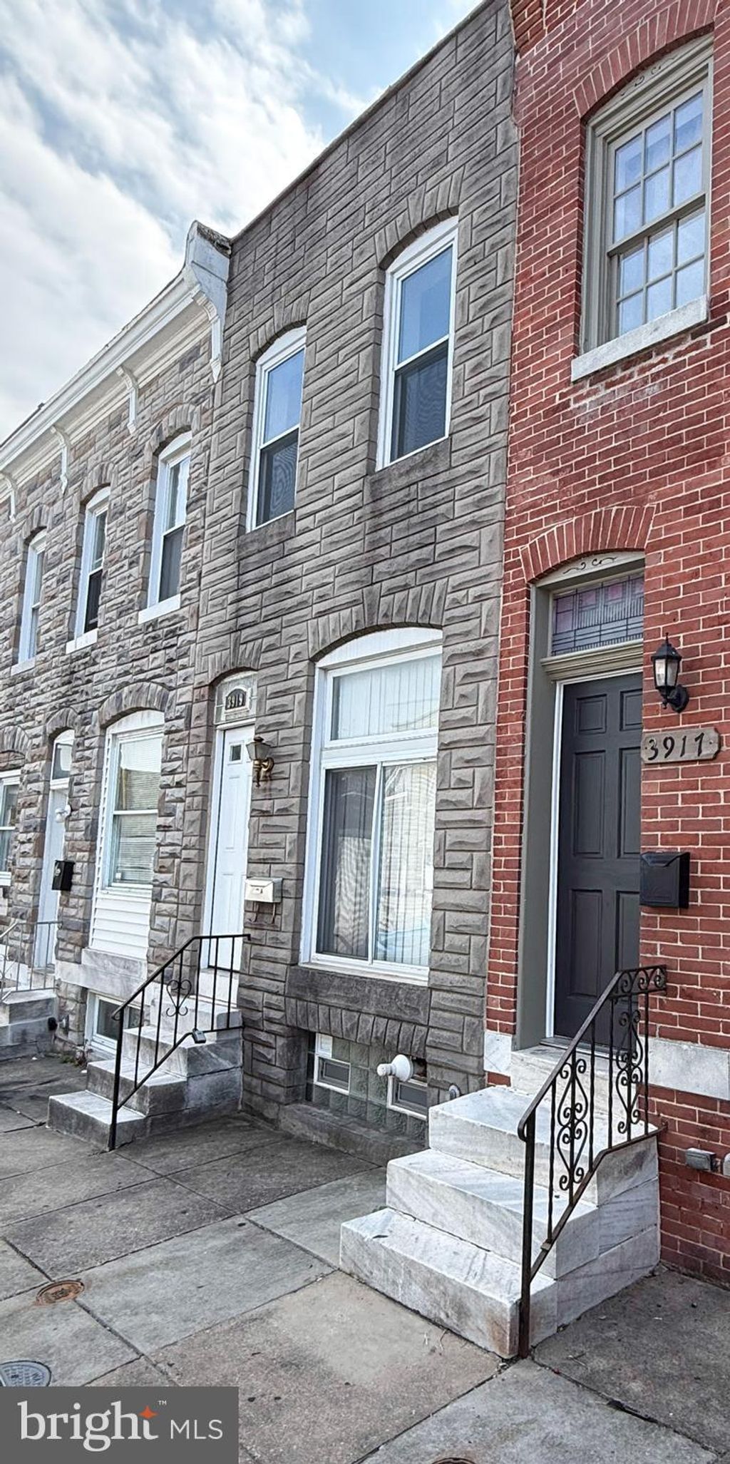 Photo of 3919 Mount Pleasant Avenue, BALTIMORE, MD 21224 (MLS # MDBA2184778)