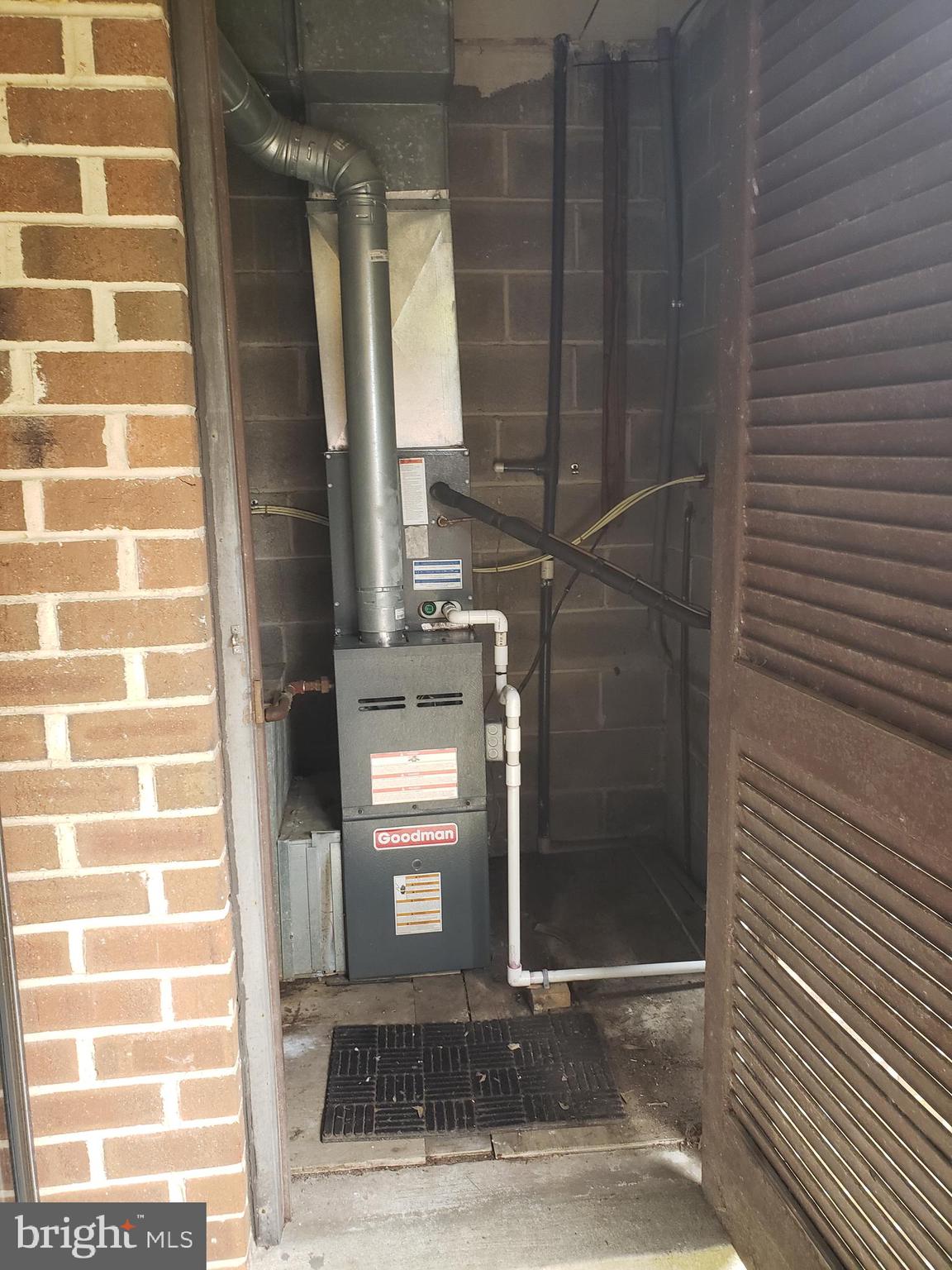 HERITAGE COURT - Residential Lease