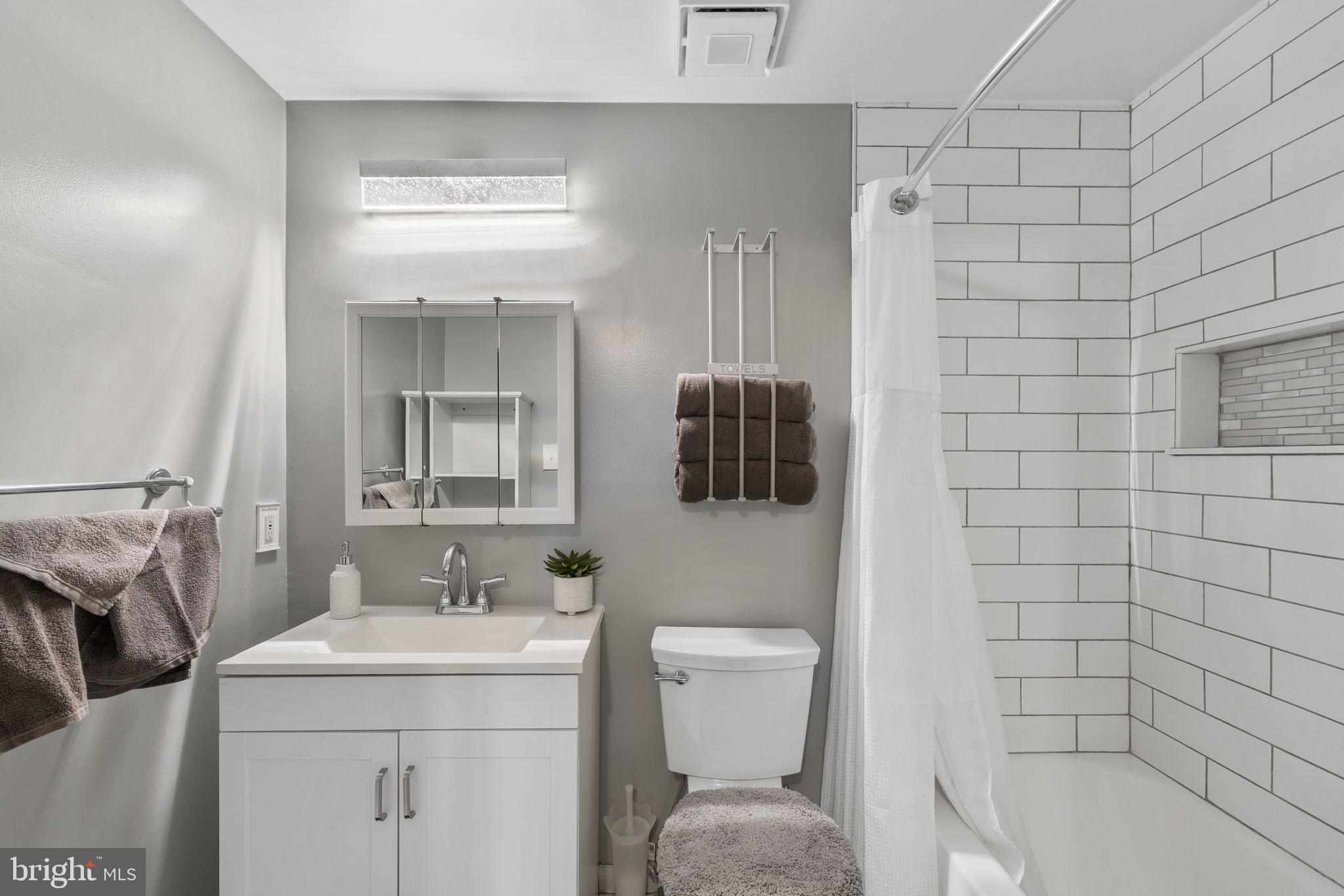 WESTLAKE VILLAGE - Residential