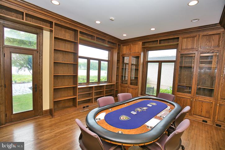 RIVERSIDE PINES - Residential