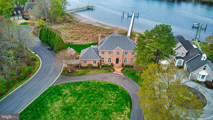 712 RIVERSIDE PINES COURT