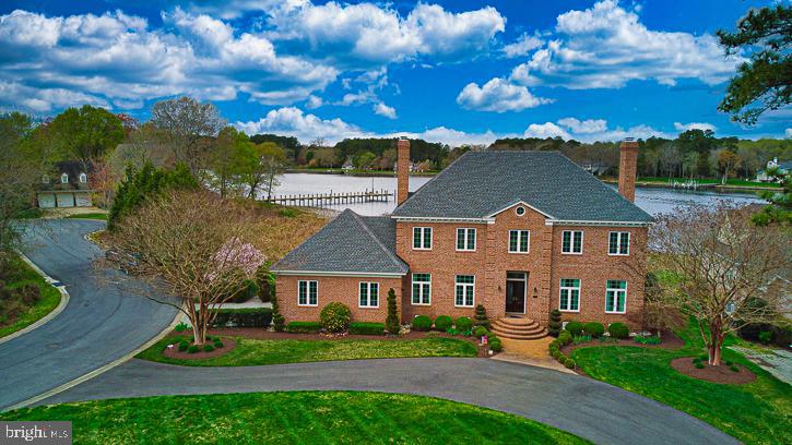 712 RIVERSIDE PINES COURT