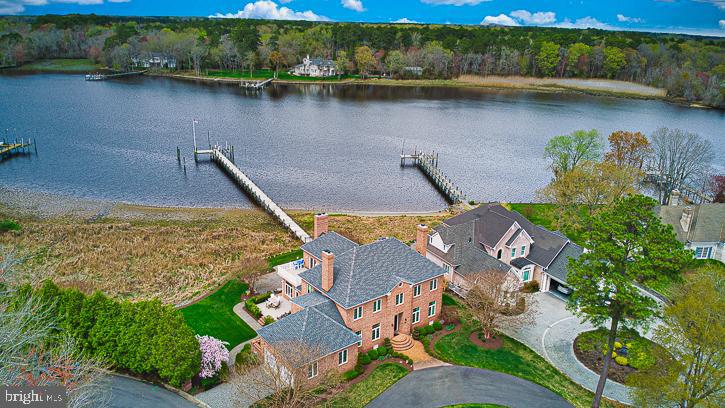 712 RIVERSIDE PINES COURT