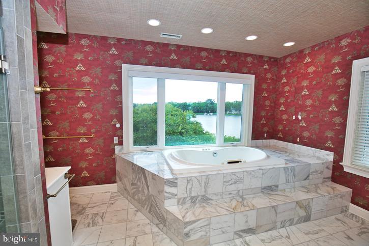 RIVERSIDE PINES - Residential