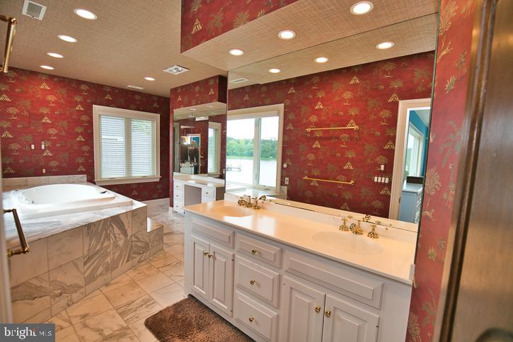 RIVERSIDE PINES - Residential