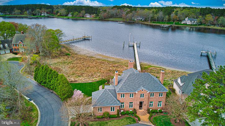 712 RIVERSIDE PINES COURT