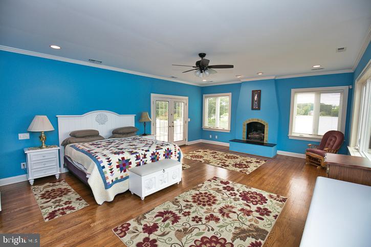 RIVERSIDE PINES - Residential