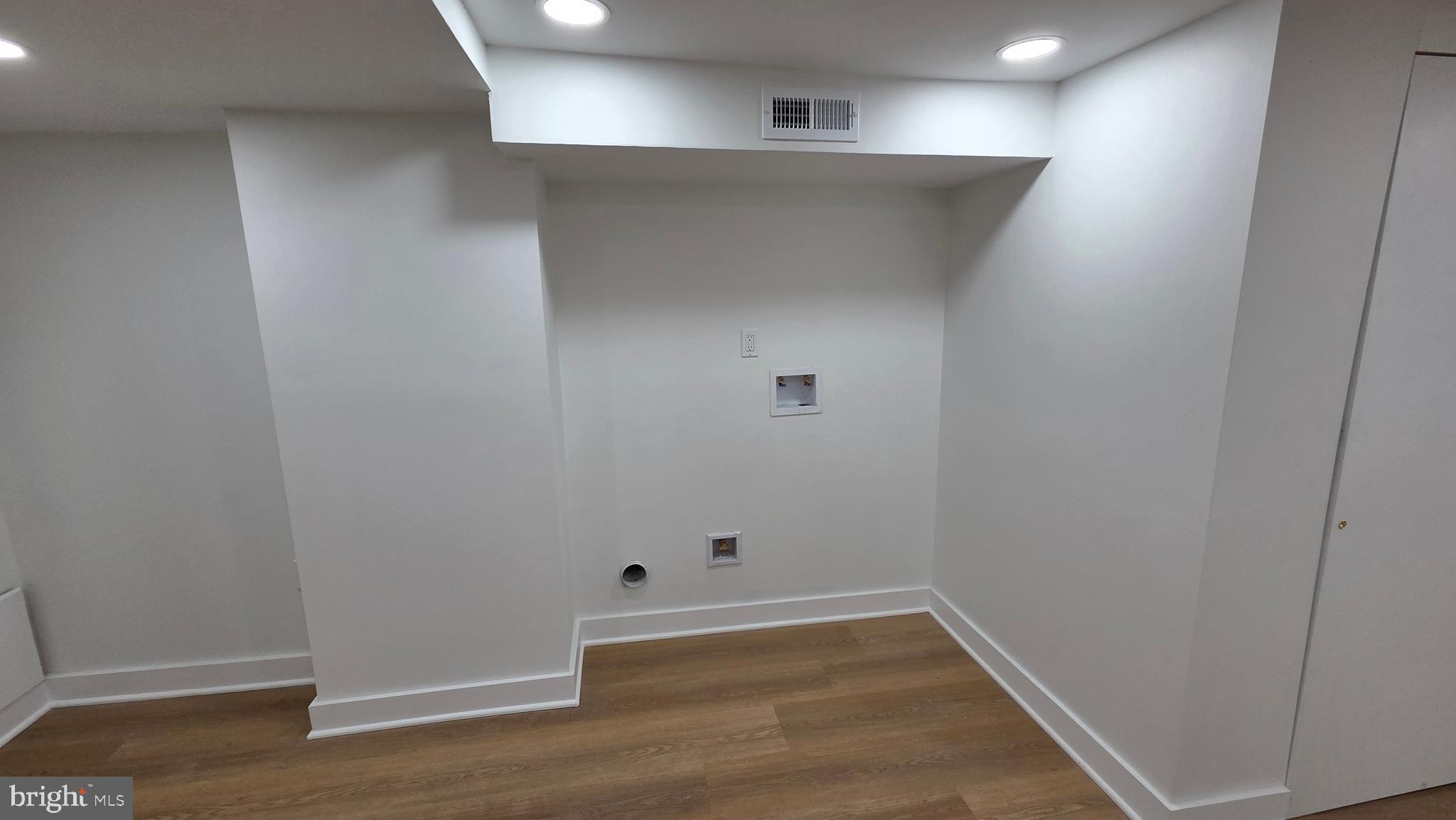 LAWNCREST - Residential