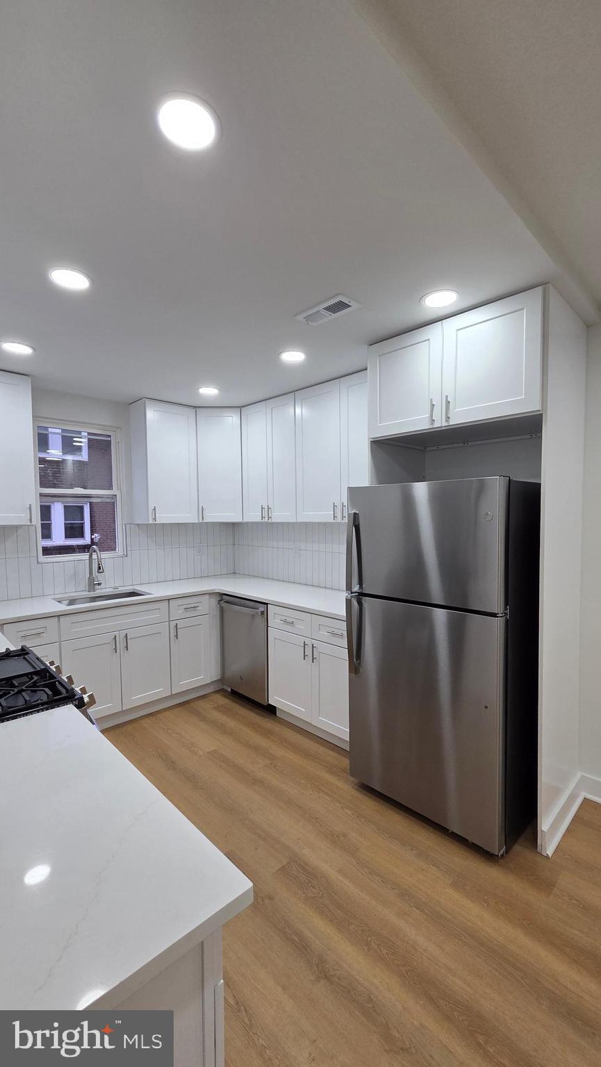 LAWNCREST - Residential