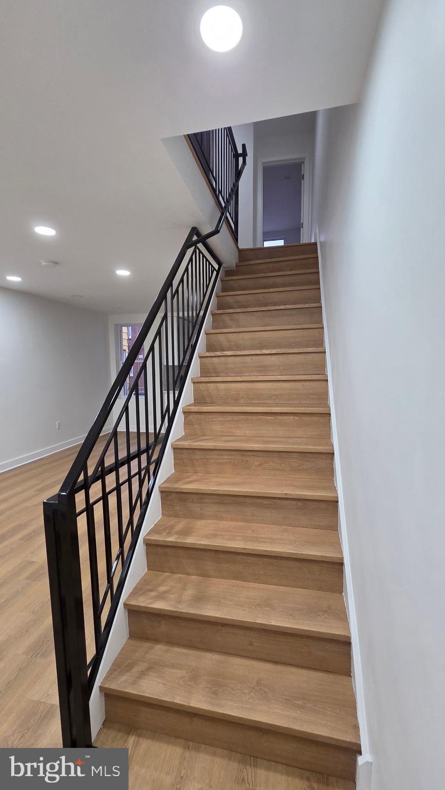 LAWNCREST - Residential