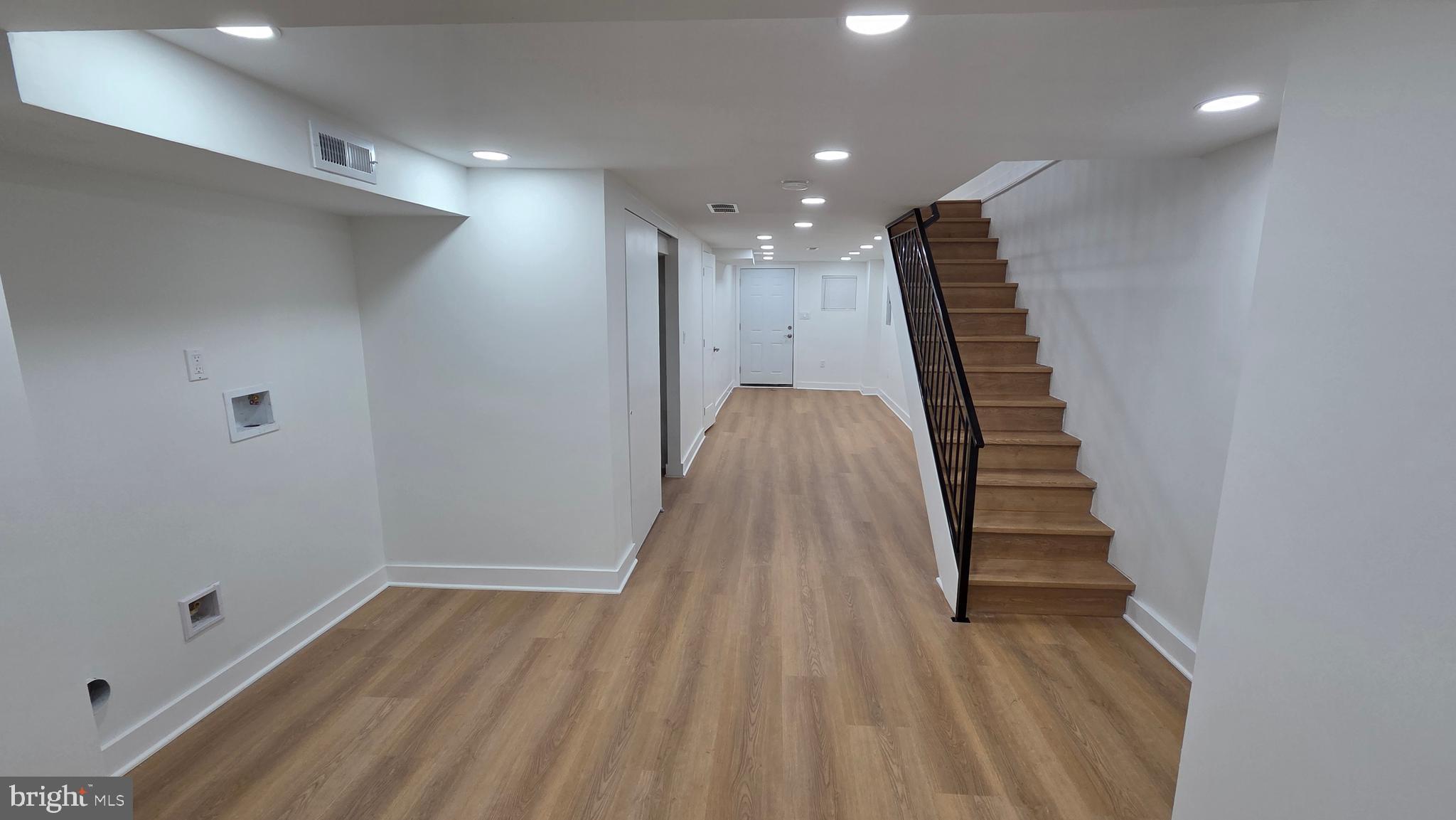 LAWNCREST - Residential