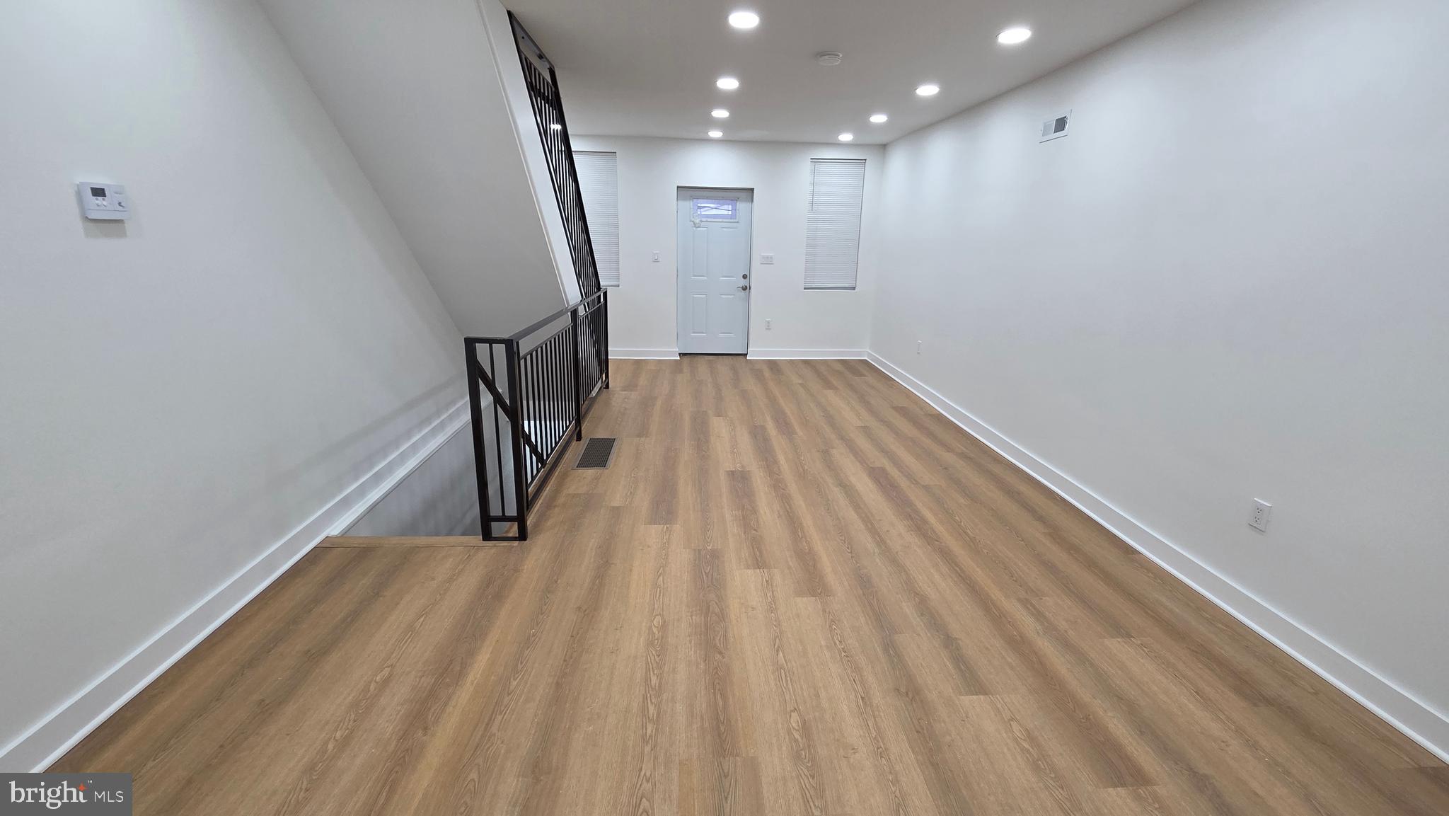 LAWNCREST - Residential