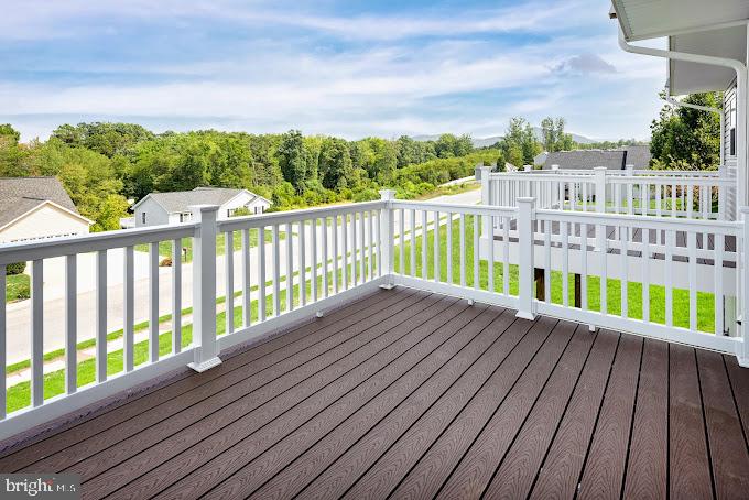 VALLEY SQUARE TOWNS - Residential