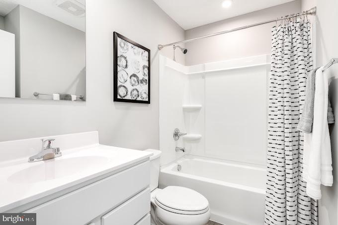 VALLEY SQUARE TOWNS - Residential