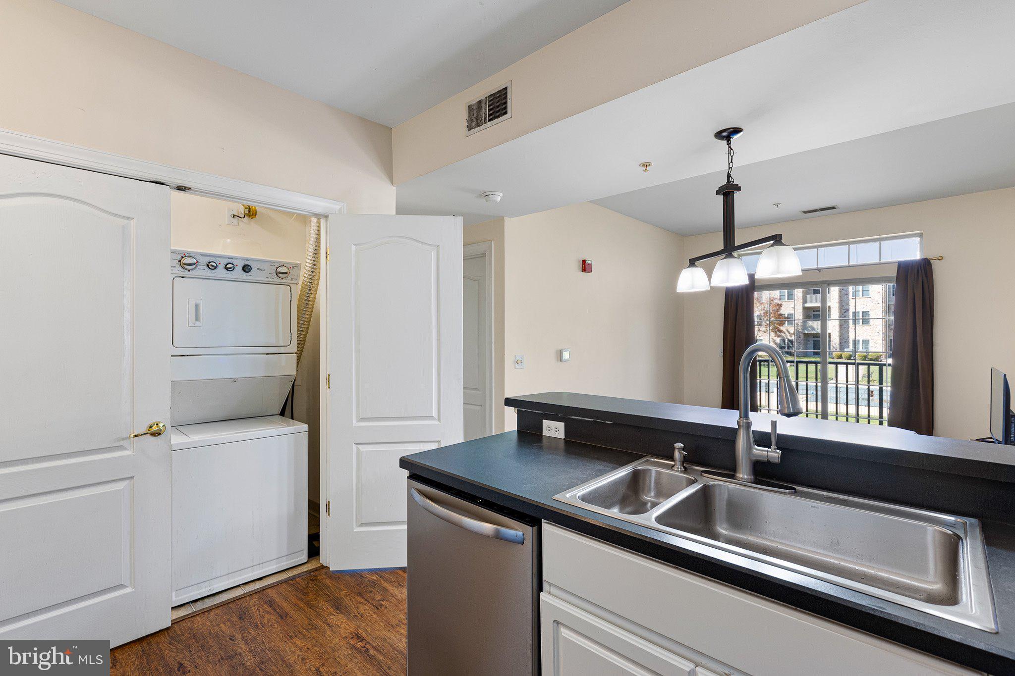 1000 FOUNTAINVIEW CIRCLE 1206