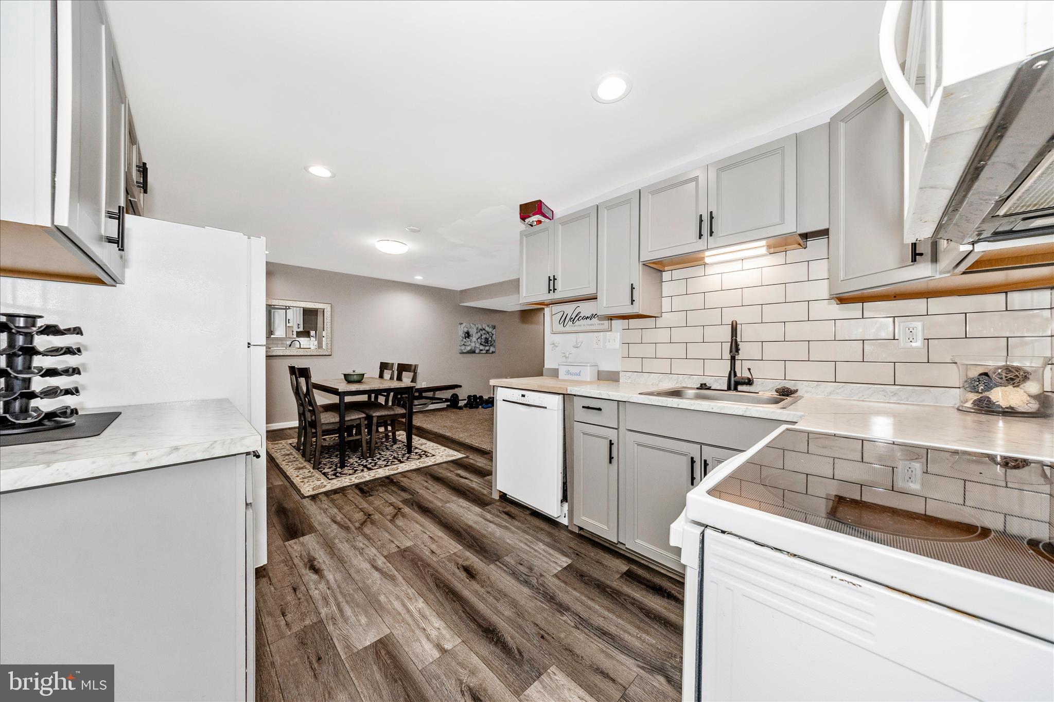 MEADOW BROOK - Residential