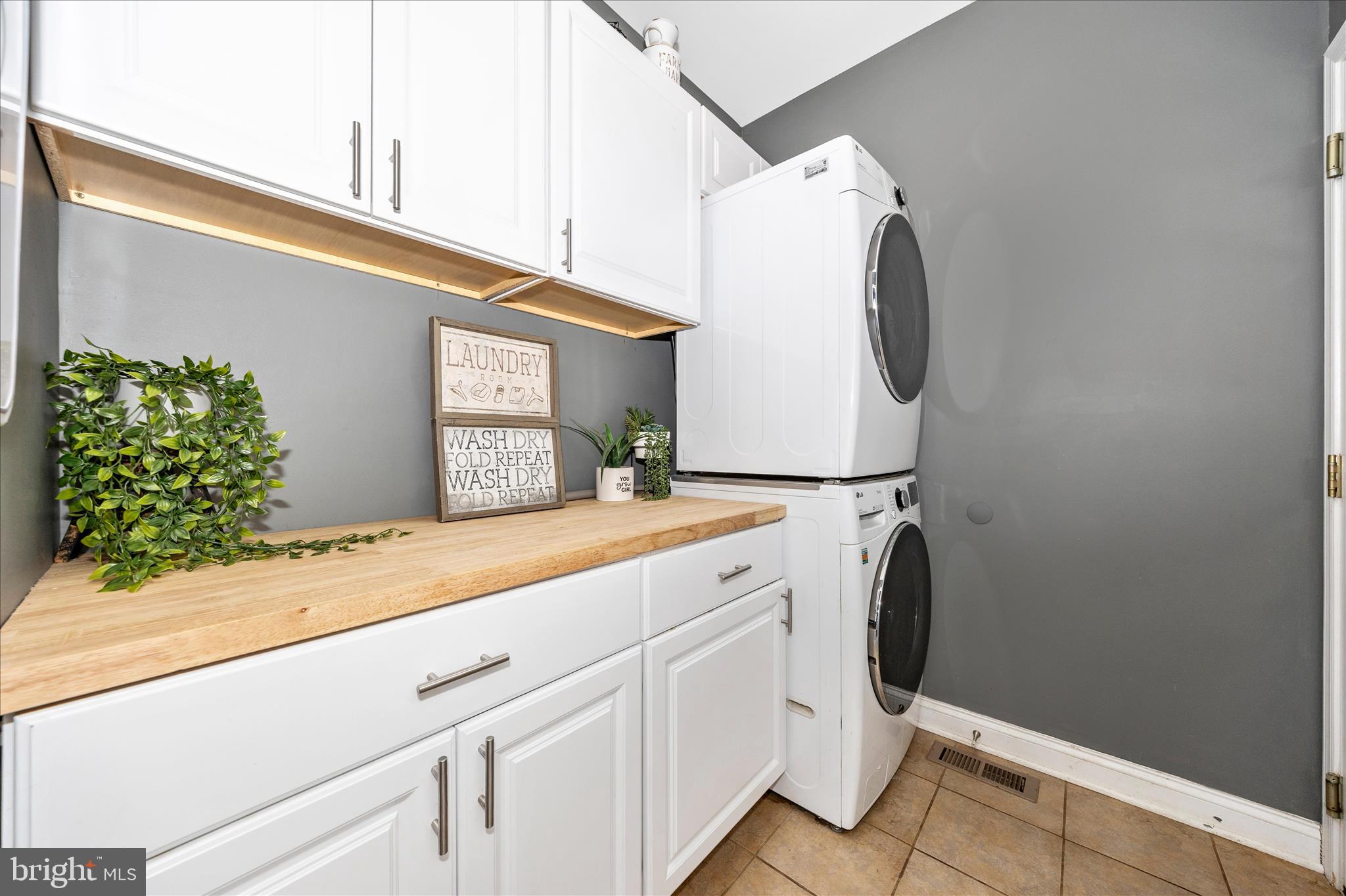 MEADOW BROOK - Residential