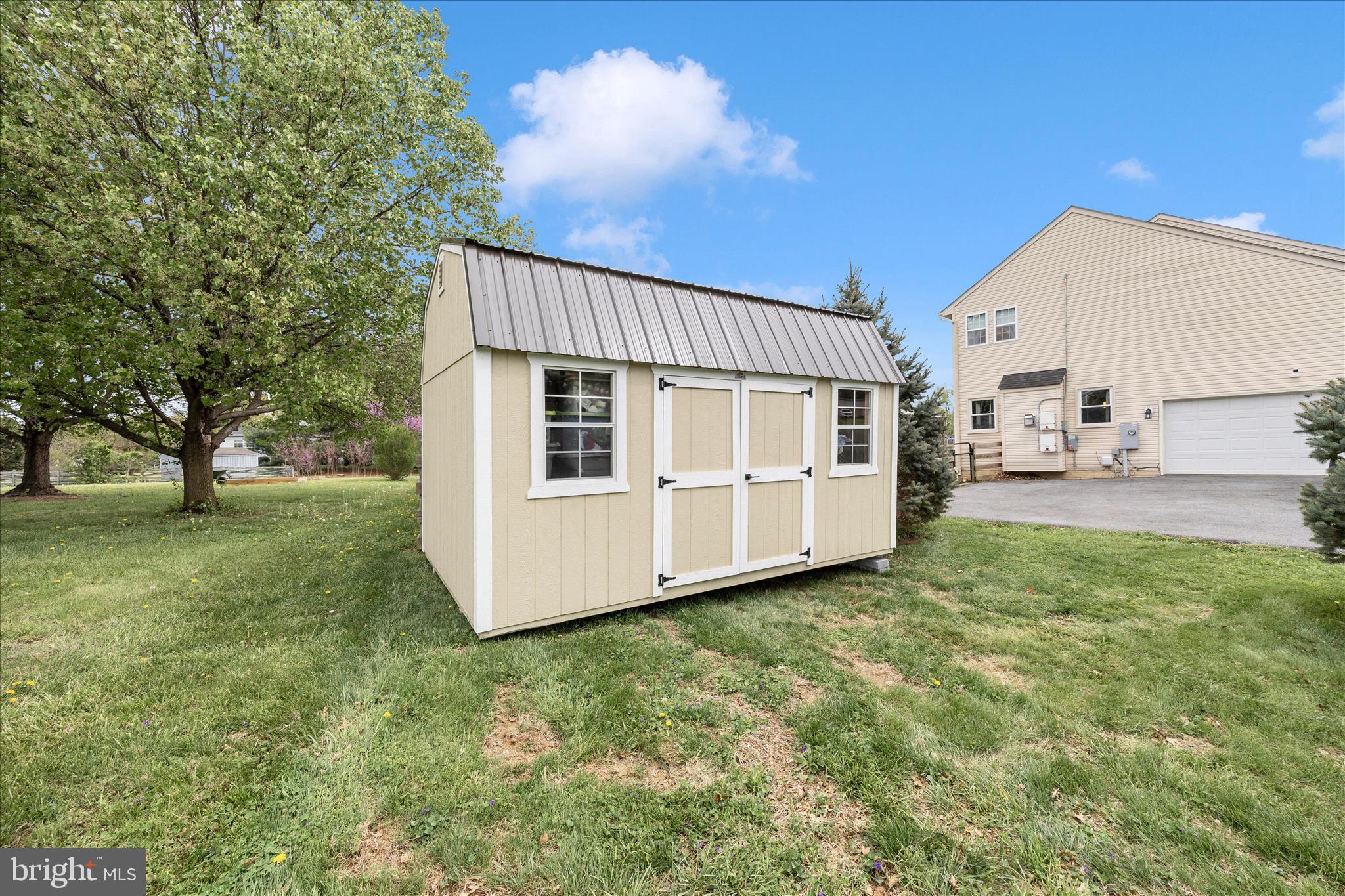 MEADOW BROOK - Residential