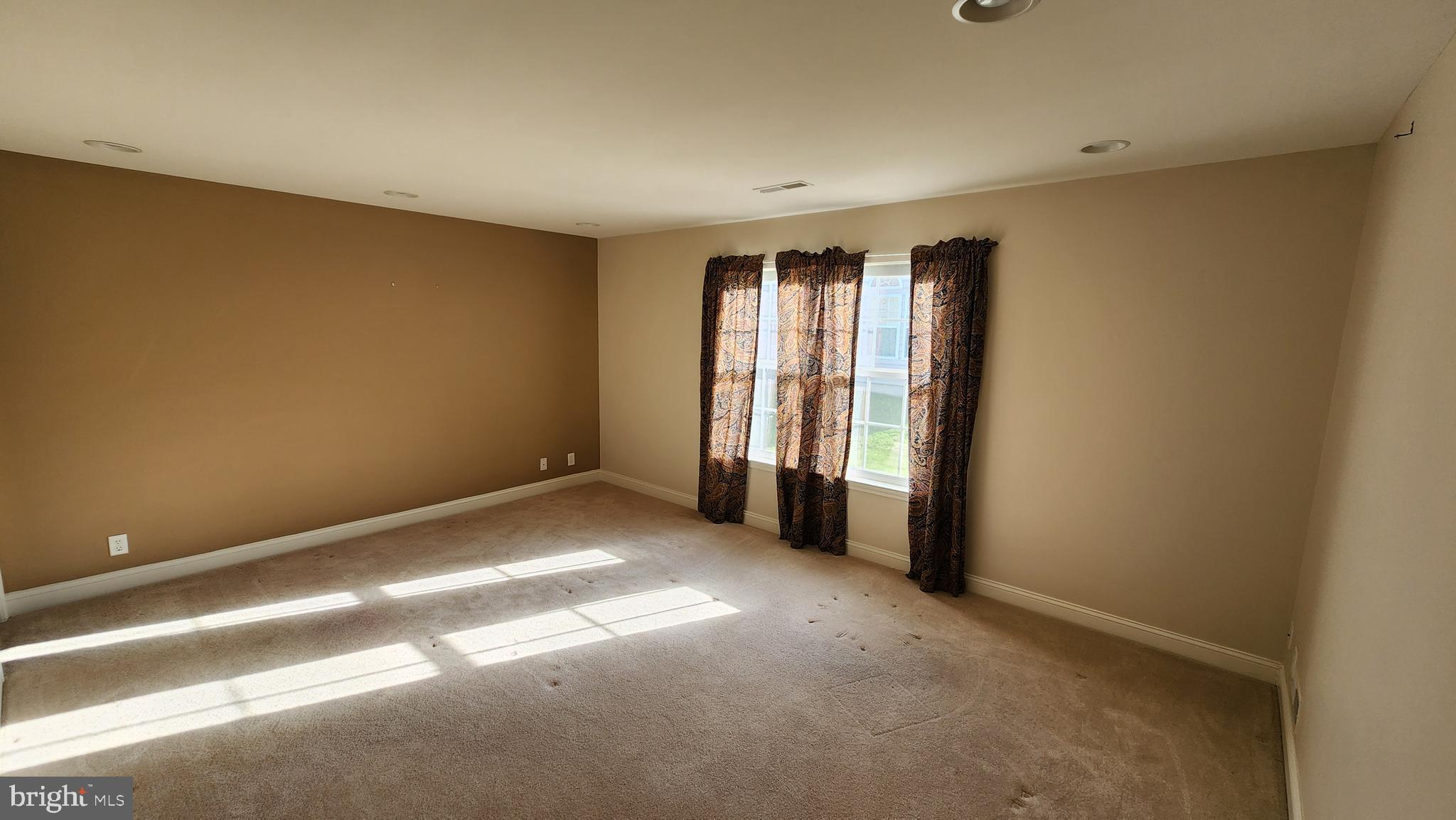 FOUR SEASONS AT ELM TREE - Residential