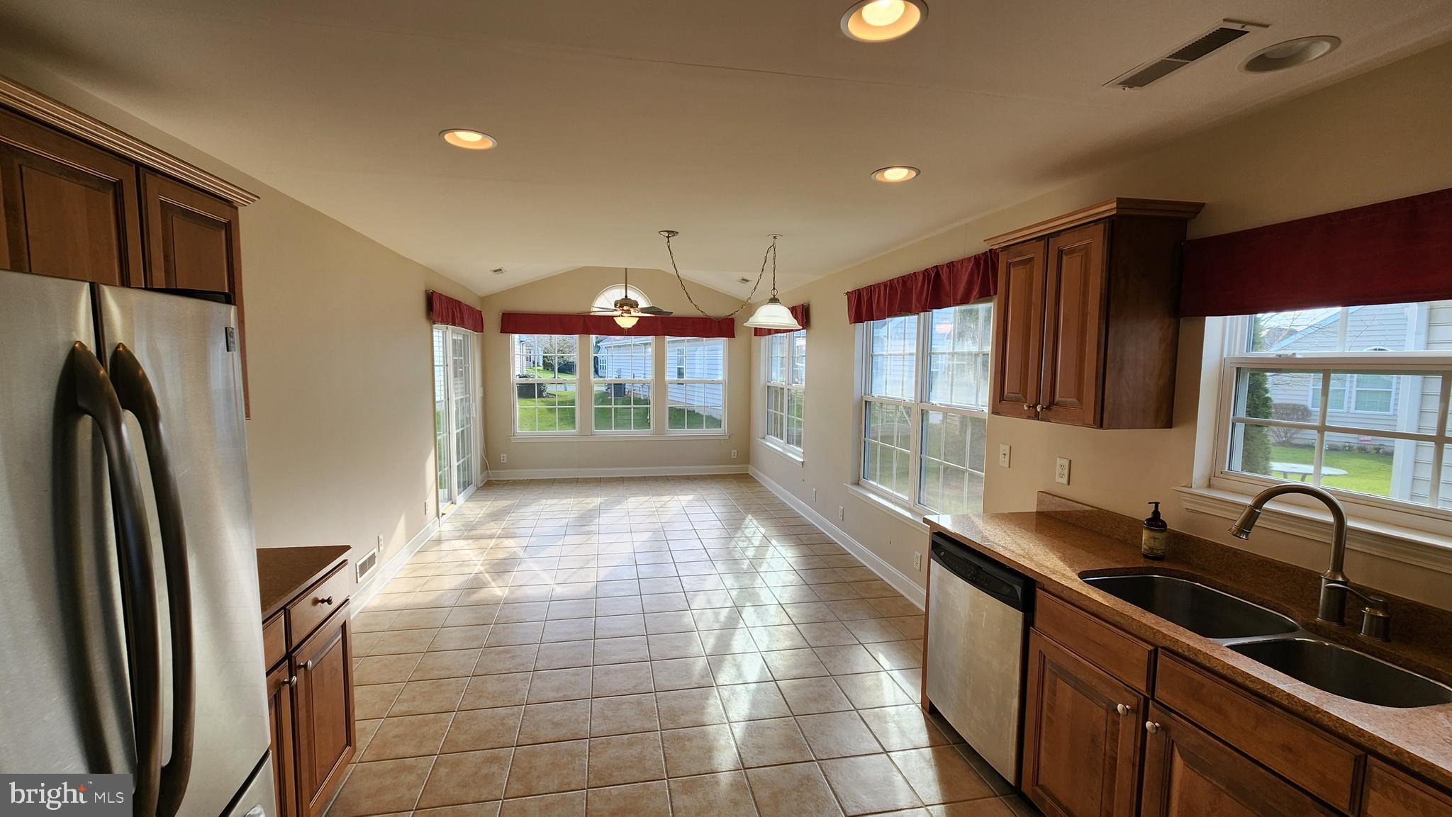 FOUR SEASONS AT ELM TREE - Residential