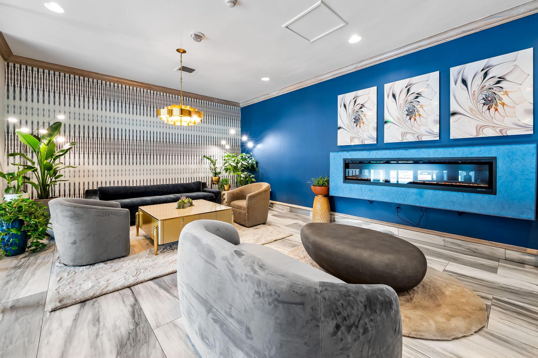 RIDGELY TOWSON CENTER - Residential